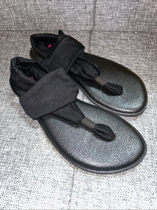 Sanuk Shoes - NEW - Sanuk Black Wrap Toe-Loop Sandals